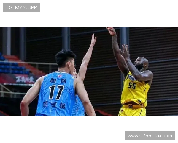 三球短暂出战15分钟高效表现三分球命中率50贡献11分2篮板3助攻